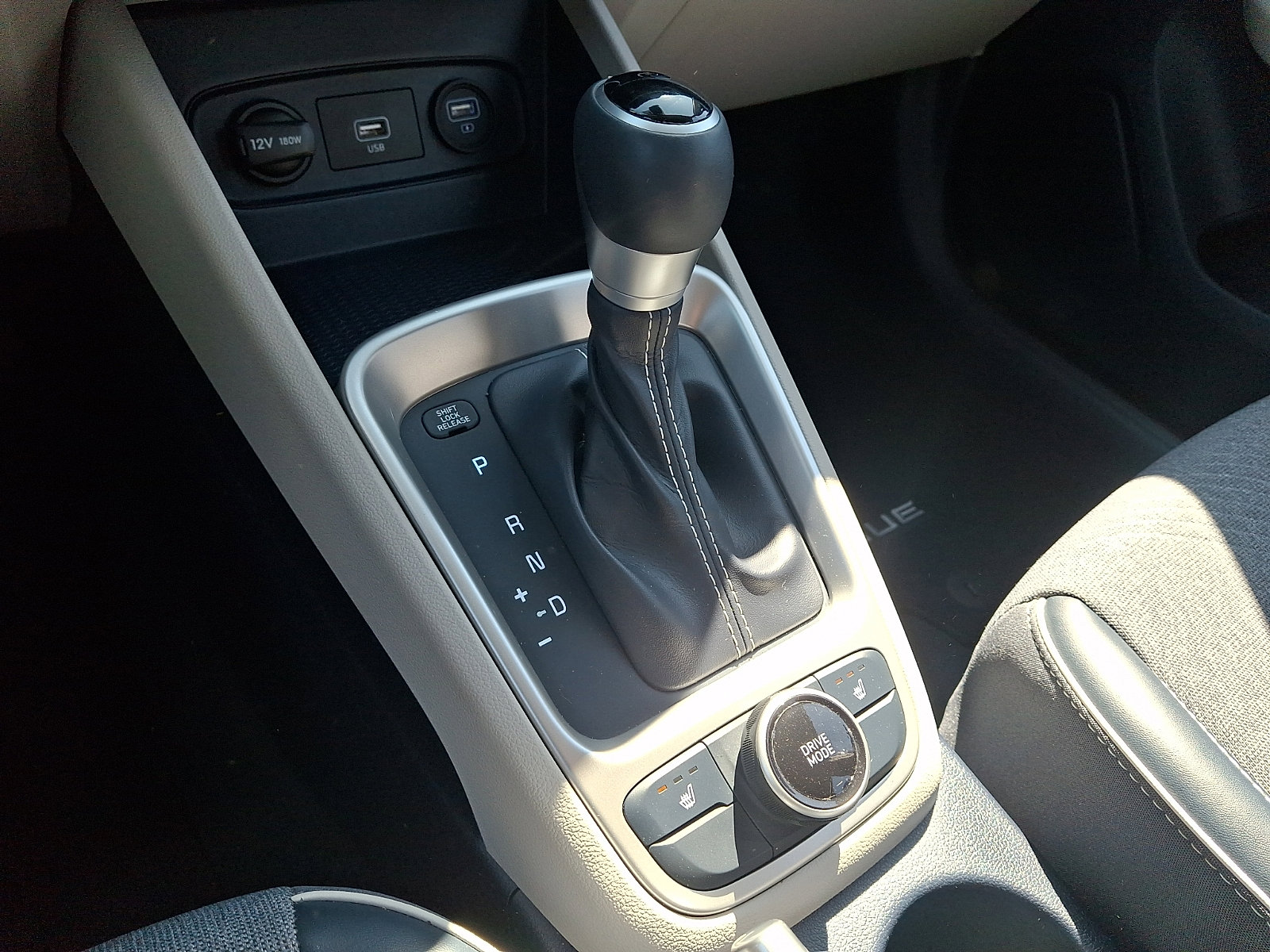 Certified 2021 Hyundai Venue image 14