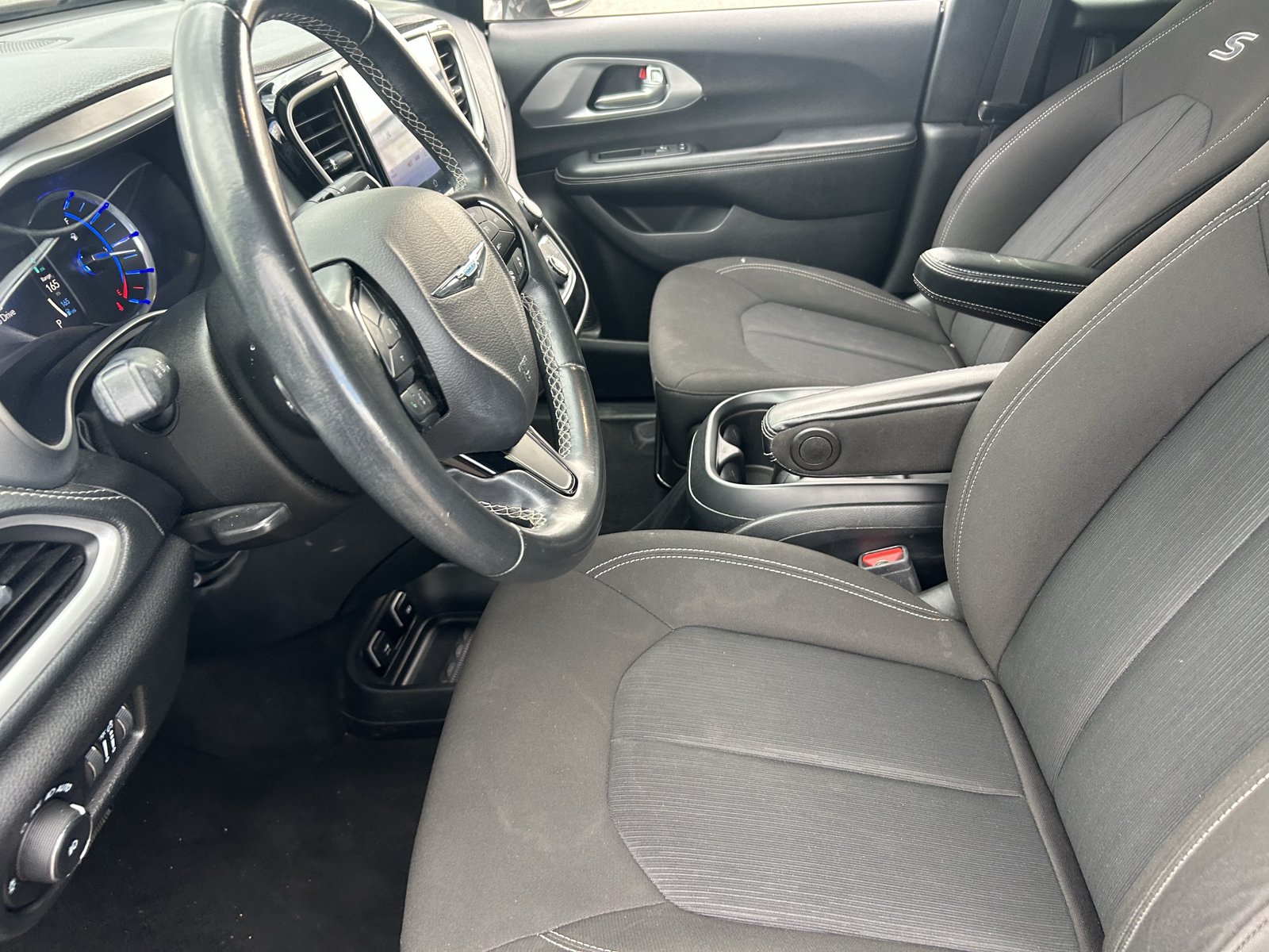 Used 2021 Chrysler Pacifica Touring w/ S Appearance Package FWD image 12