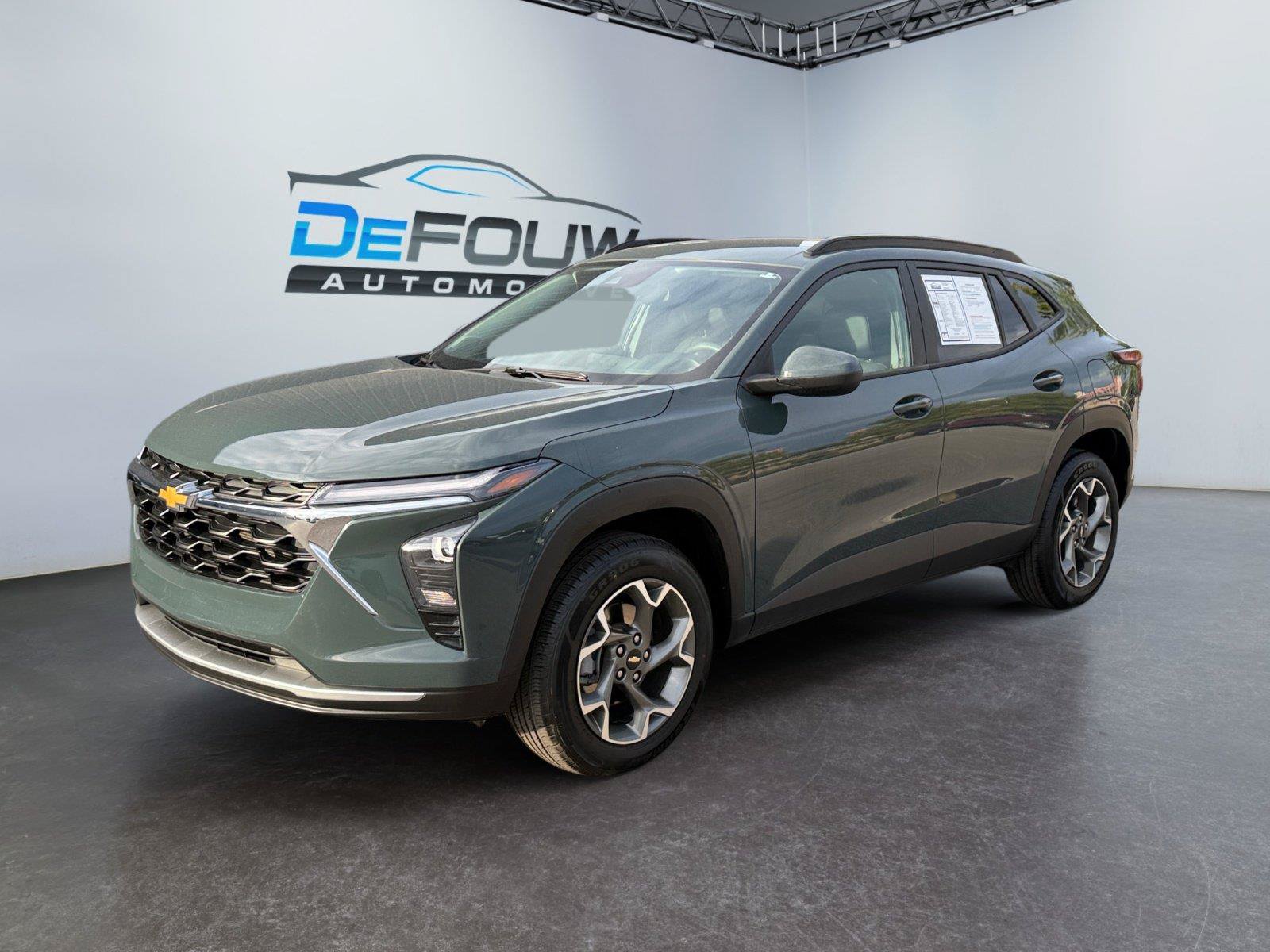 Used 2025 Chevrolet Trax LT FWD image 7