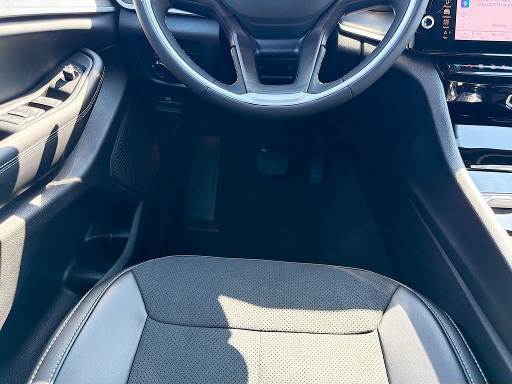 New 2026 Jeep Grand Cherokee Altitude AWD/4WD image 17