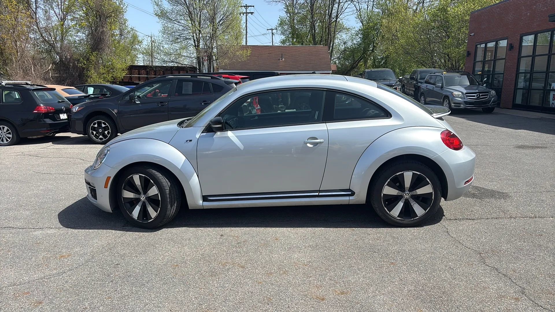 Used 2014 Volkswagen Beetle R-Line FWD image 38