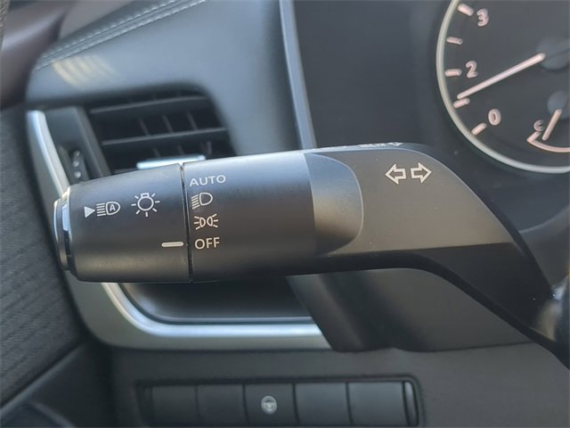 Used 2023 Nissan Rogue SV image 27