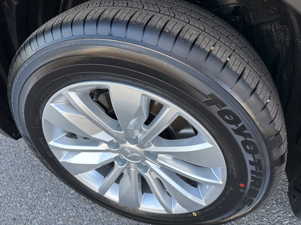 New 2025 Mitsubishi Outlander ES image 10