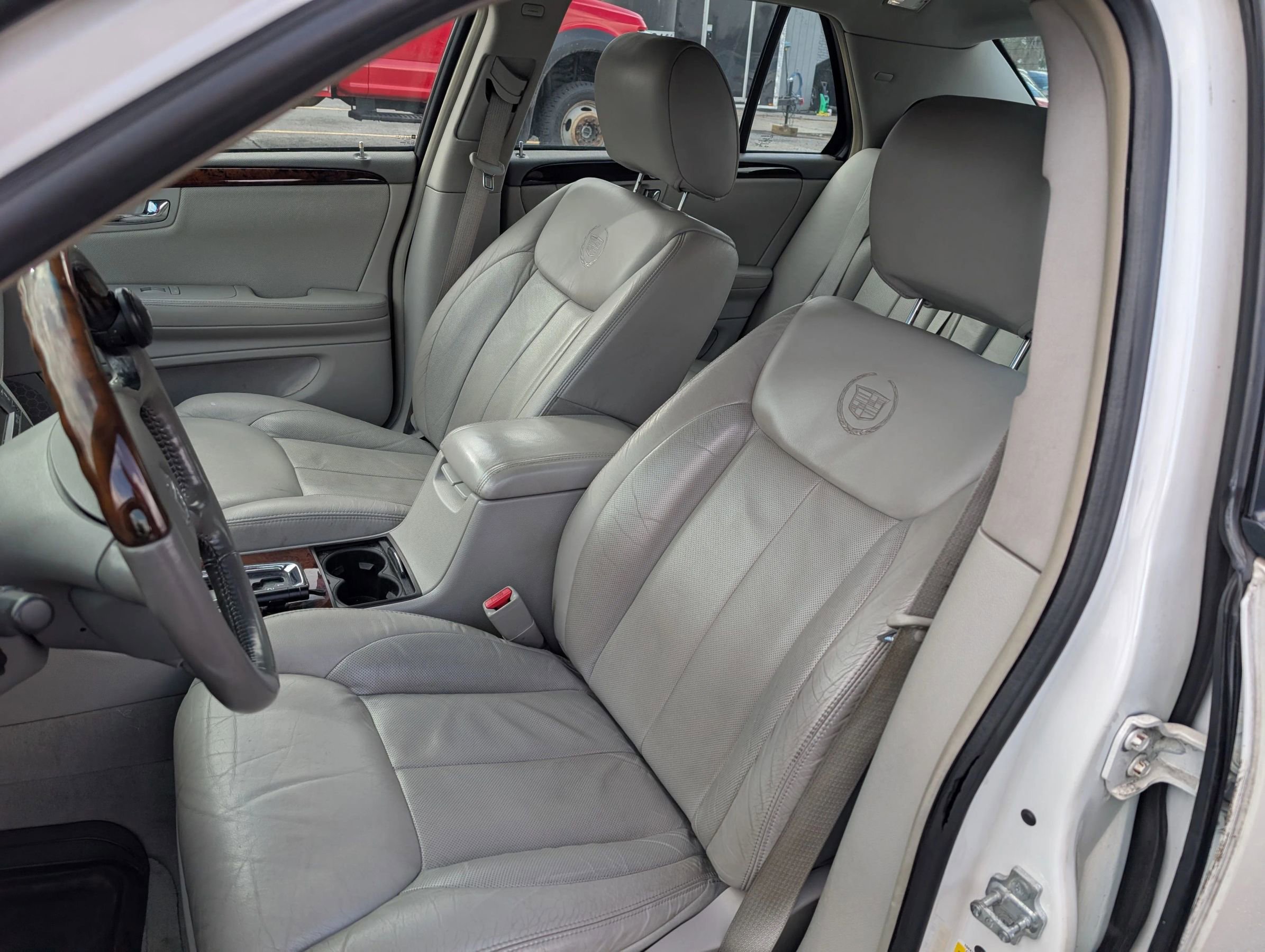 Used 2011 Cadillac DTS Premium image 13