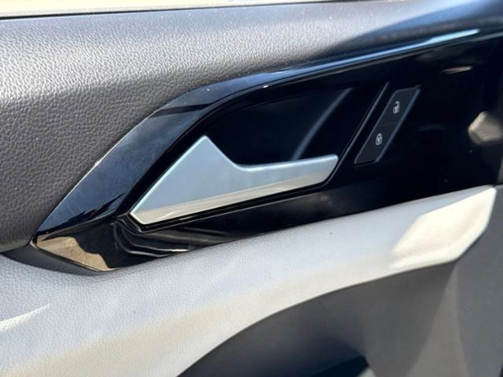 New 2026 Volkswagen Taos S FWD image 10