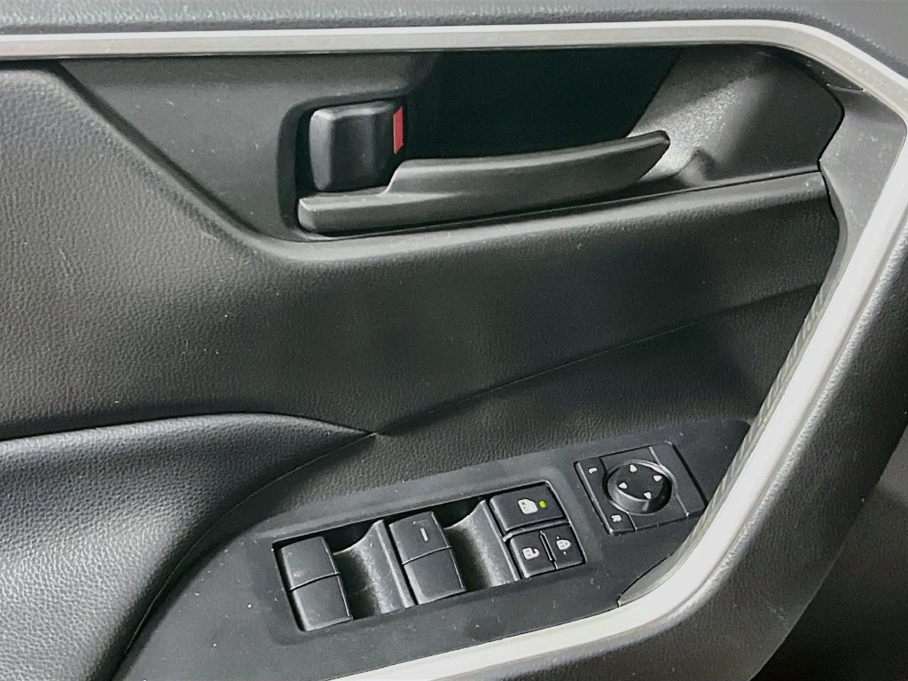 Used 2023 Toyota RAV4 LE AWD/4WD image 14