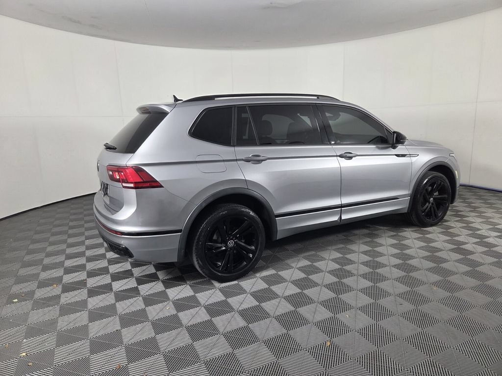 Used 2024 Volkswagen Tiguan SE R-Line AWD/4WD image 5