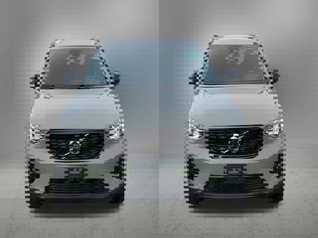 Used 2023 Volvo XC40 B5 Plus w/ Driver Assist Package image 9