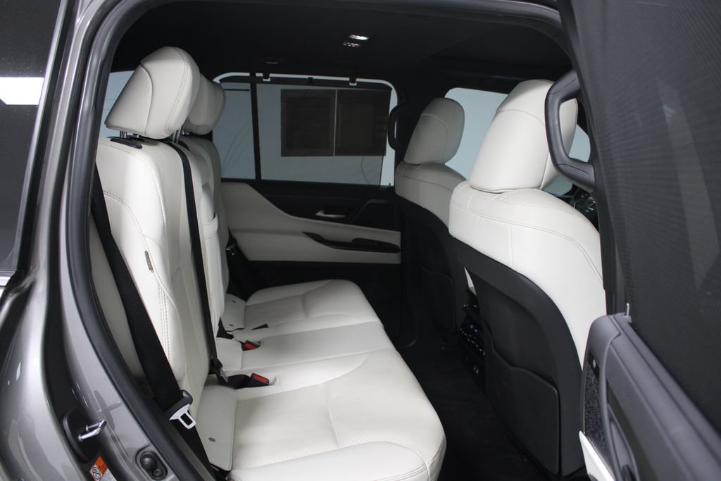Used 2024 Lexus LX 600 4WD w/ Luxury Package image 33
