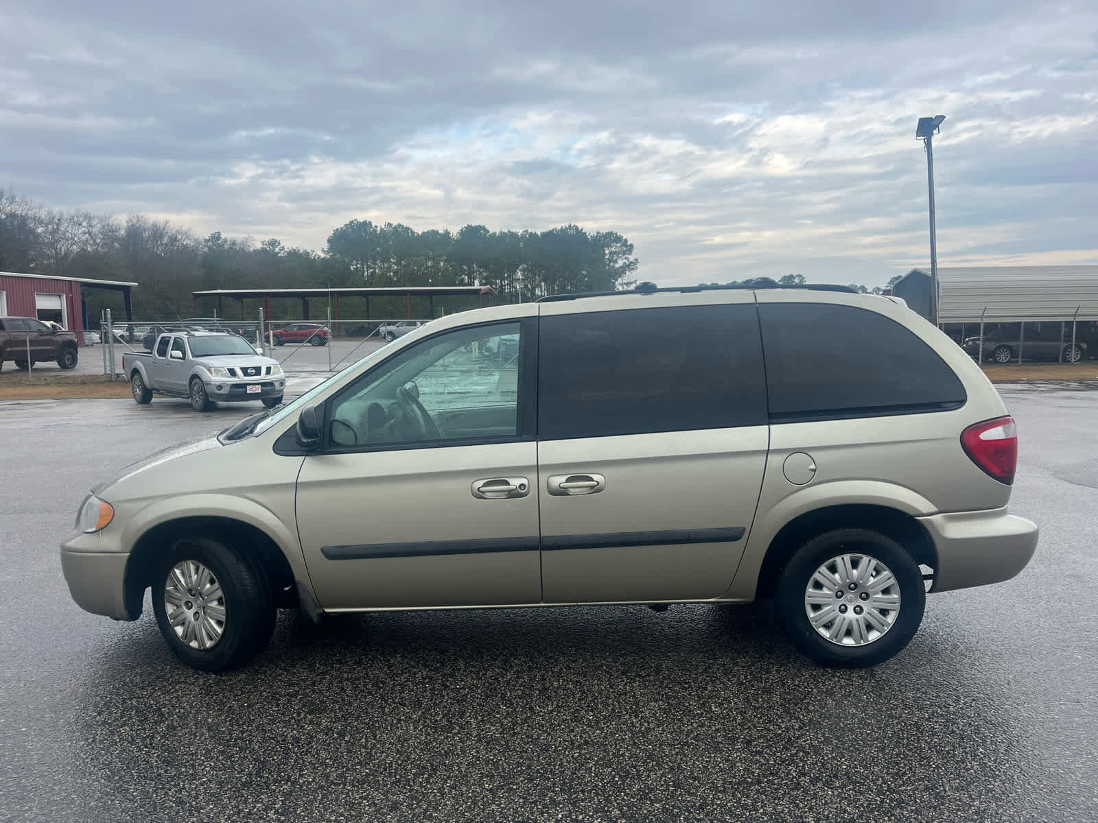Used 2007 Chrysler Town & Country w/ Popular Equipment Group I image 4