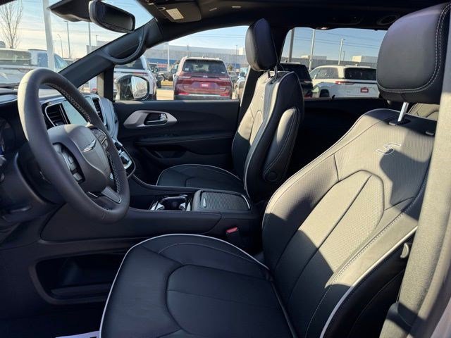 New 2026 Chrysler Pacifica Limited w/ S Appearance Package image 9