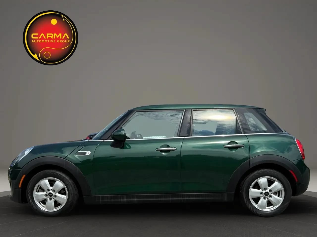 Used 2018 MINI Cooper 4-Door Hardtop FWD image 2