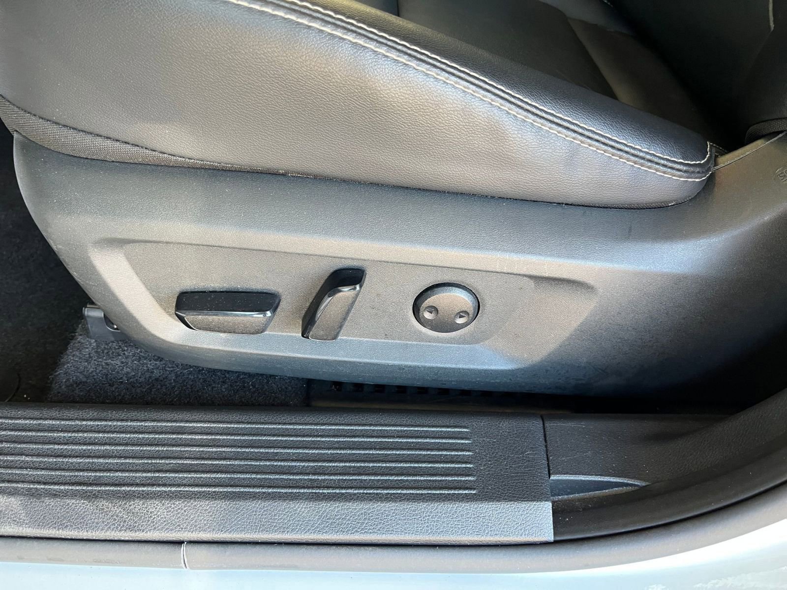 Used 2023 Nissan Rogue SL w/ SL Premium Package image 23