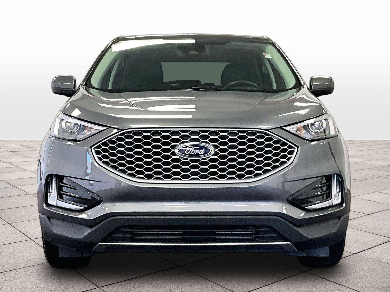 Certified 2024 Ford Edge SEL w/ Convenience Package AWD/4WD image 3