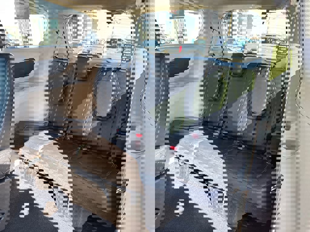 Used 2024 Chrysler Pacifica Touring-L image 30