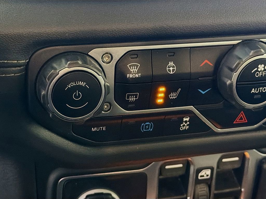 Used 2024 Jeep Wrangler Unlimited Sahara image 22