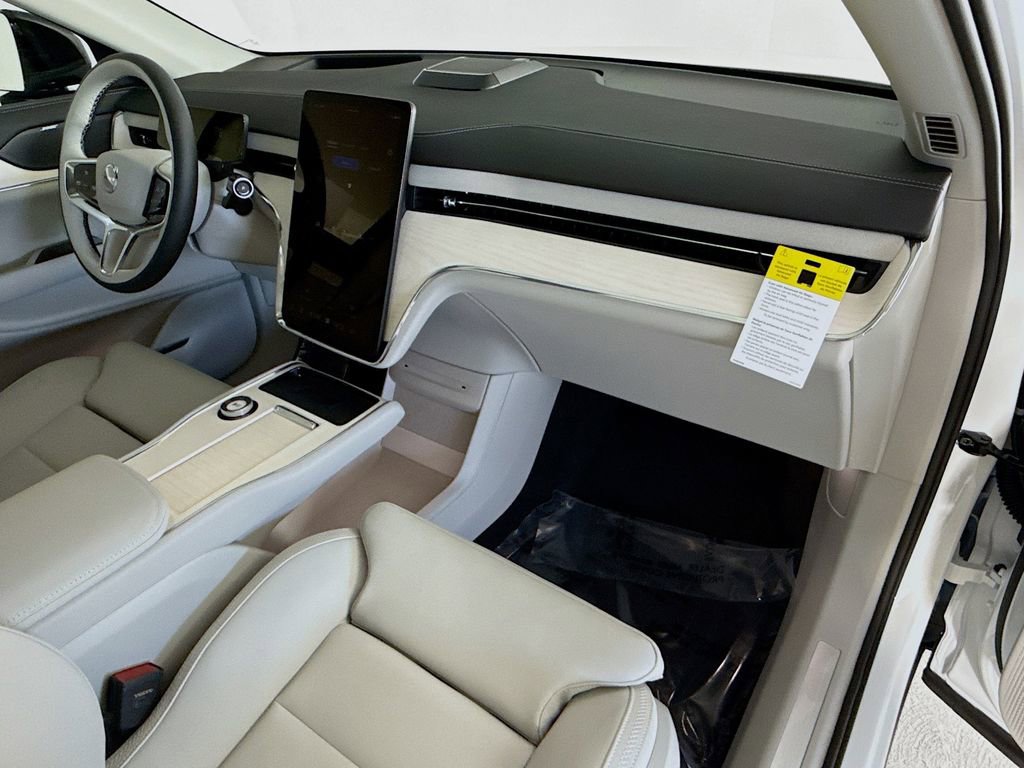 New 2025 Volvo EX90 Plus w/ Protection Package Premier image 30