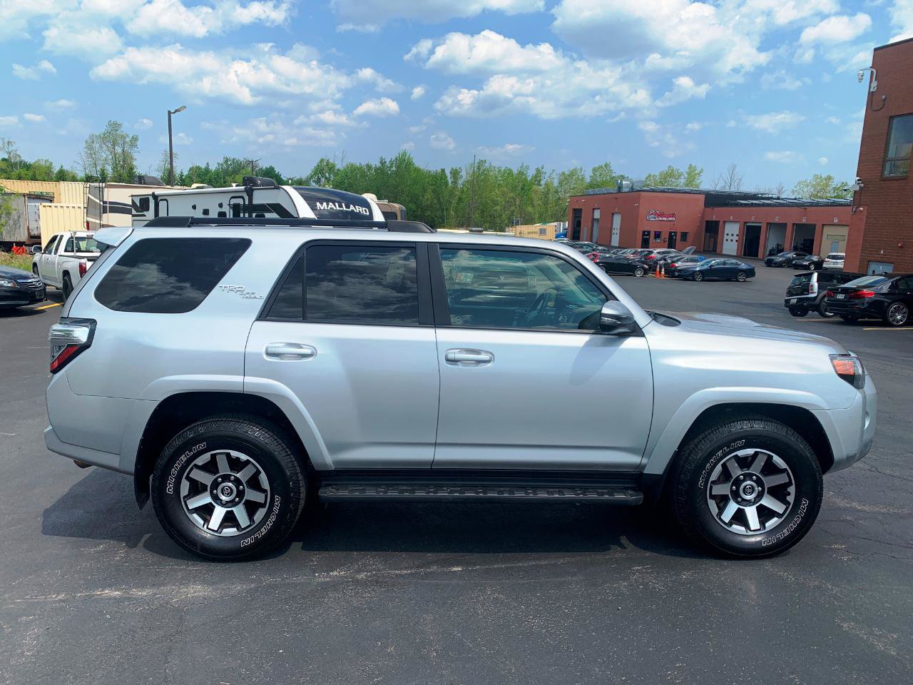 Used 2021 Toyota 4Runner SR5 AWD/4WD image 2