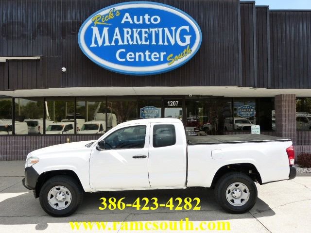 Used 2017 Toyota Tacoma SR image 1