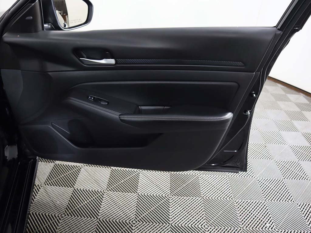 Used 2024 Nissan Altima 2.5 SV AWD/4WD image 20