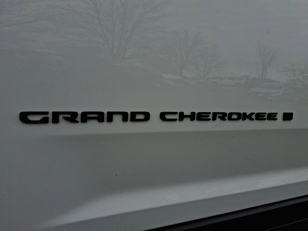 Used 2023 Jeep Grand Cherokee L Altitude image 33
