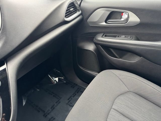 Used 2019 Chrysler Pacifica Touring Plus w/ S Appearance Package FWD image 22