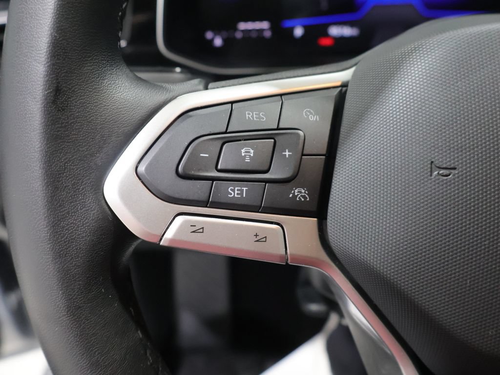 Used 2025 Volkswagen Jetta SE FWD image 37