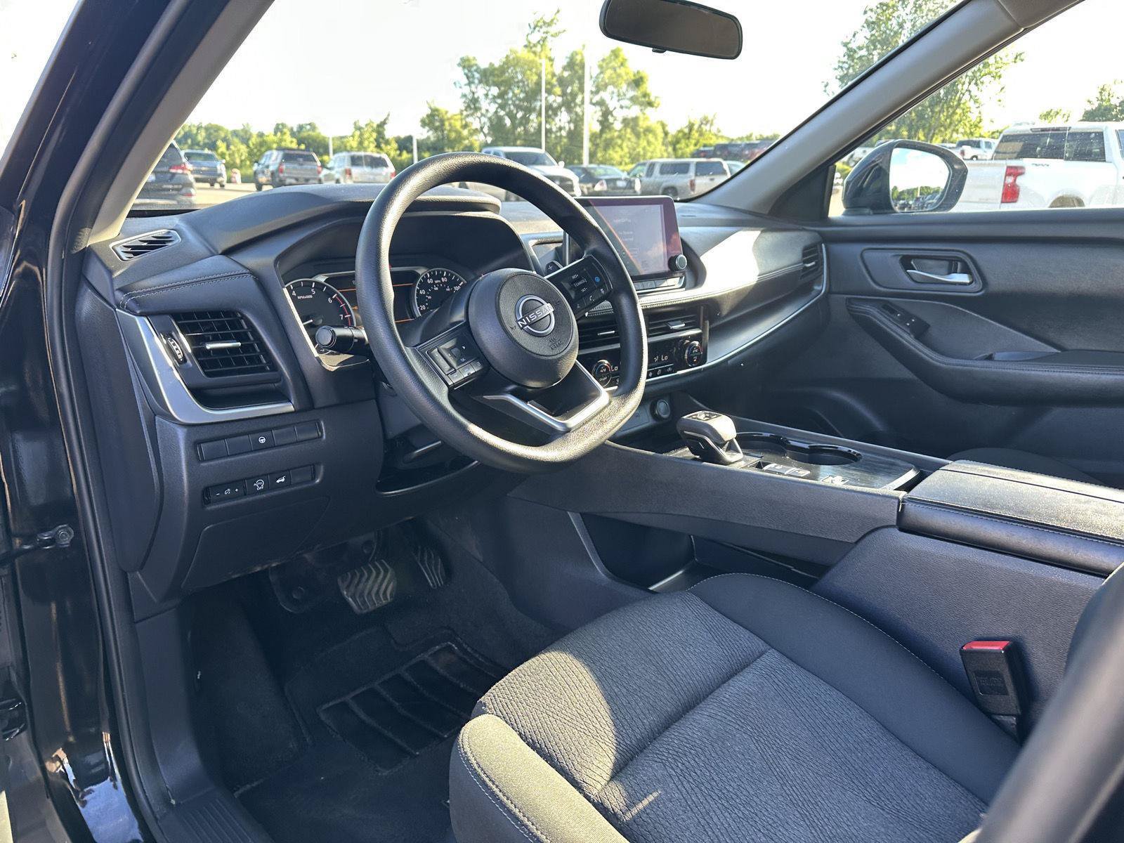 Used 2024 Nissan Rogue SV FWD image 19
