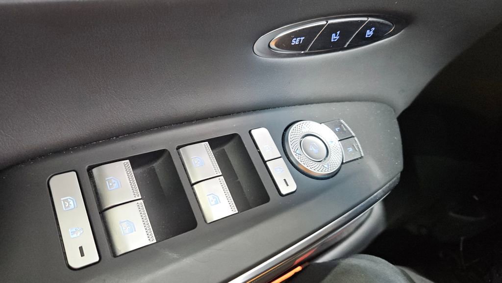 Used 2025 Genesis GV70 3.5T Sport w/ Sport Advanced Package image 22