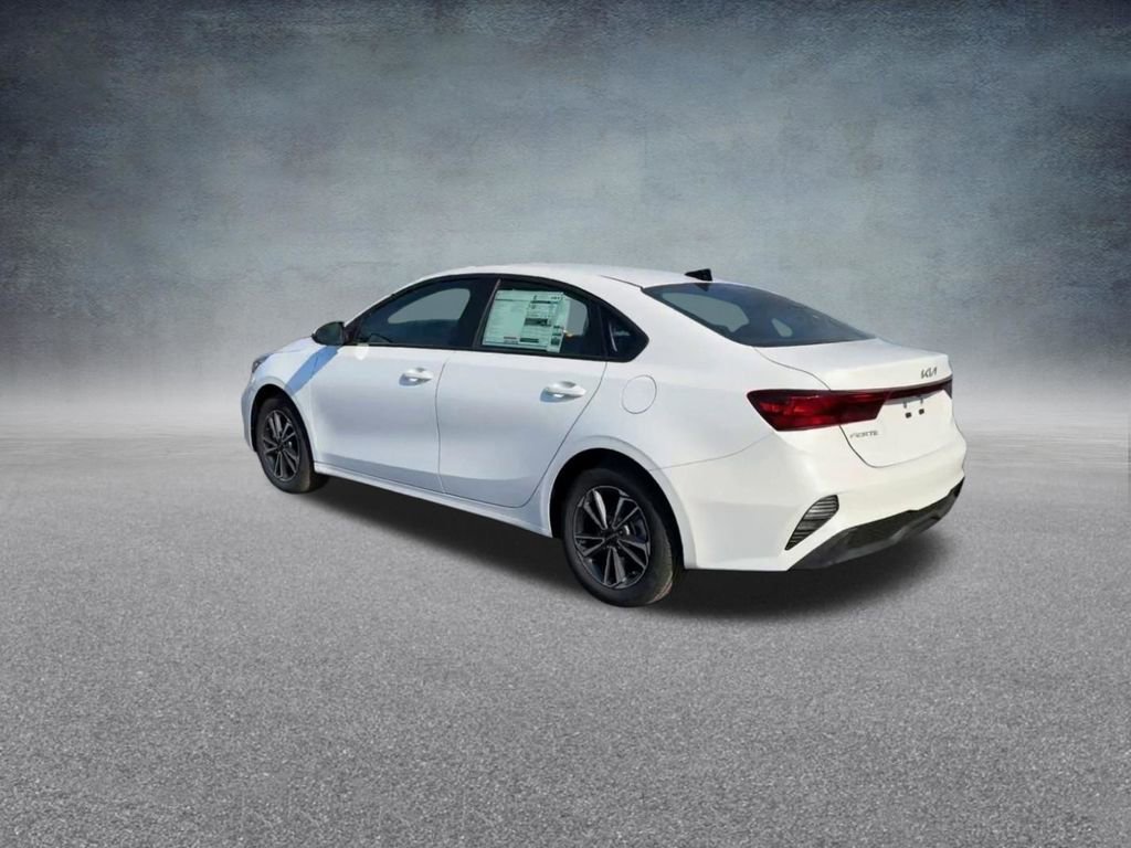 Used 2024 Kia Forte LXS w/ LXS Technology Package FWD image 16