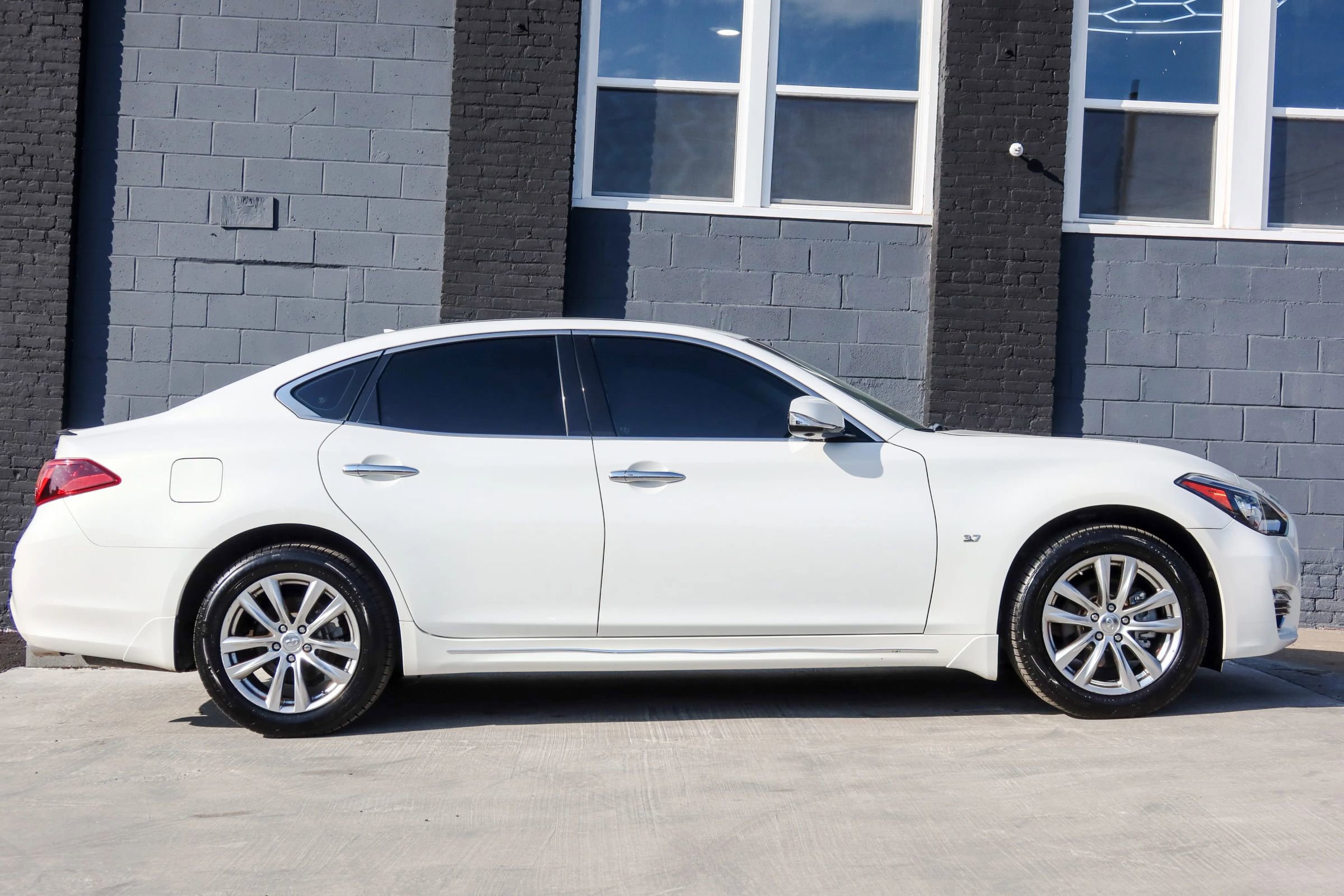 Used 2015 INFINITI Q70 3.7 image 6