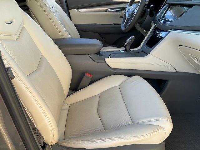 Used 2018 Cadillac XT5 Luxury w/ Driver Awareness Package image 21
