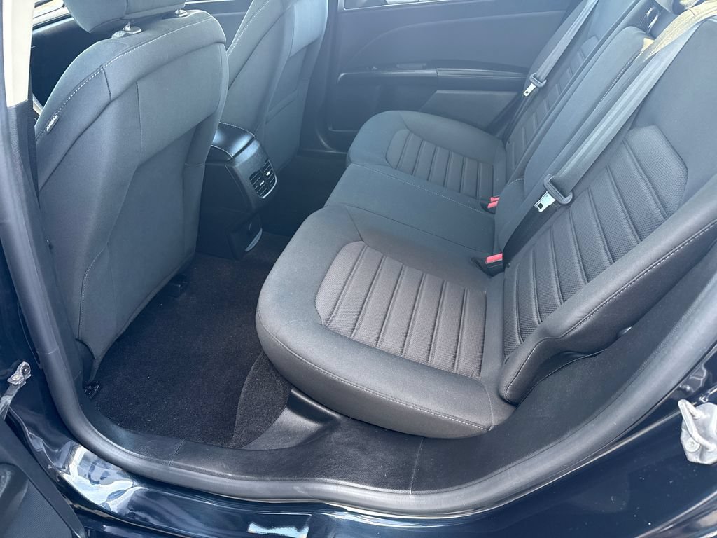 Used 2020 Ford Fusion SE FWD image 20