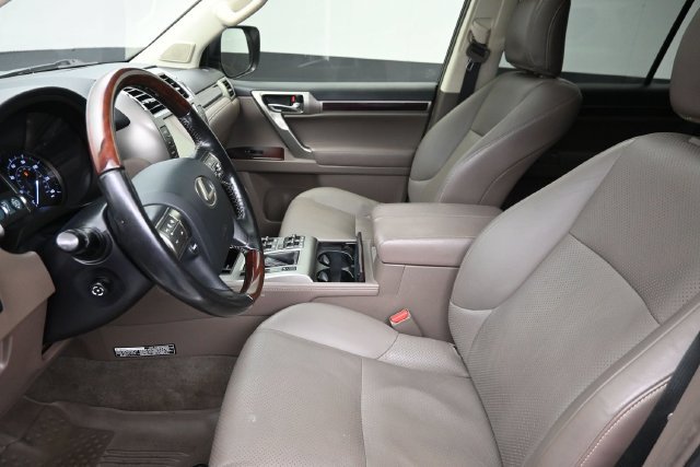 Used 2018 Lexus GX 460 Luxury w/ Preferred Accessory Package AWD/4WD image 17