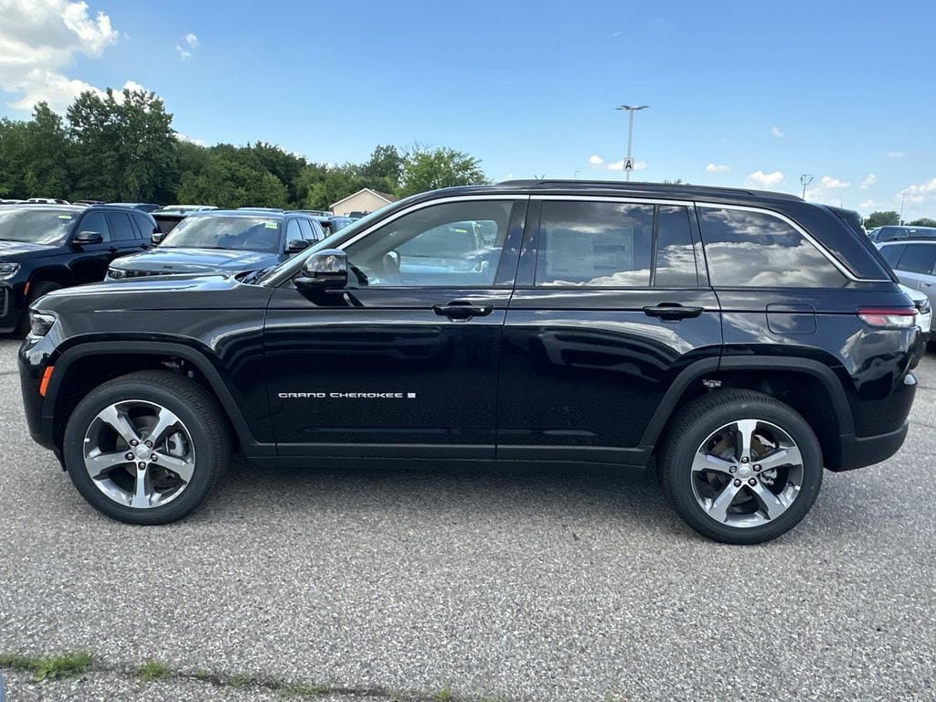 New 2026 Jeep Grand Cherokee Limited AWD/4WD image 5