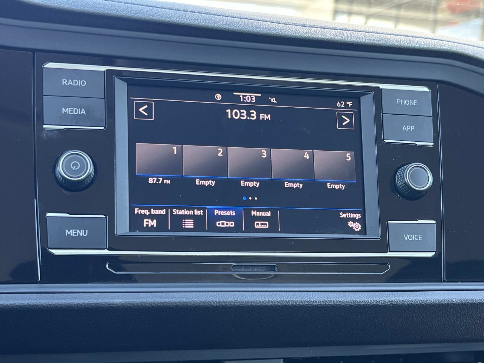 Certified 2022 Volkswagen Jetta SE image 12