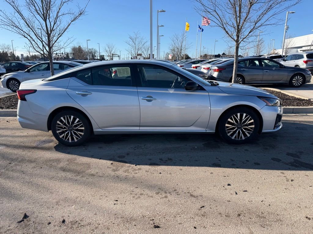 Used 2024 Nissan Altima 2.5 SV image 3