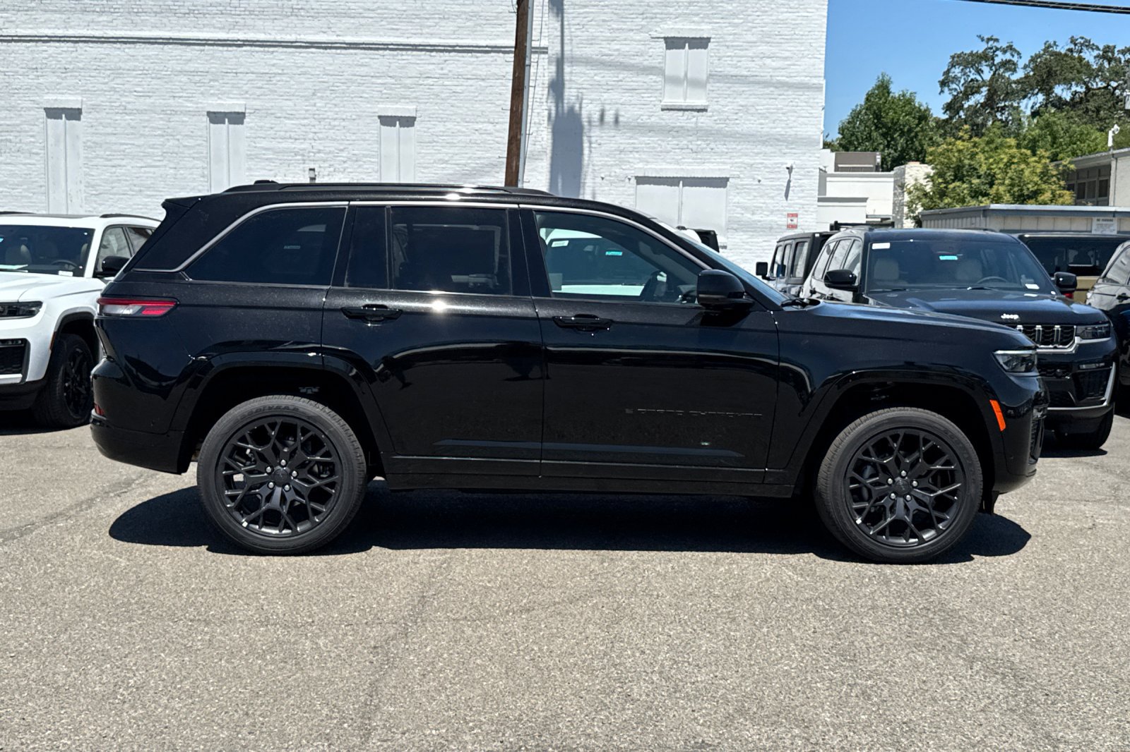 New 2026 Jeep Grand Cherokee Summit w/ Obsidian Package AWD/4WD image 2