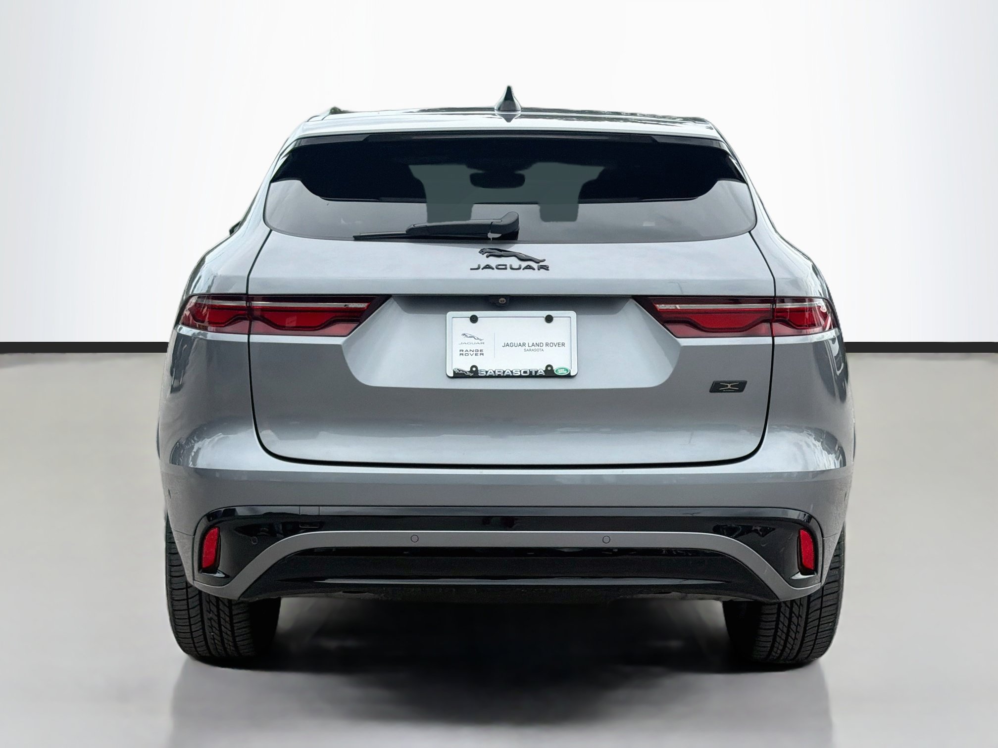 Used 2026 Jaguar F-PACE R-Dynamic S AWD/4WD image 4