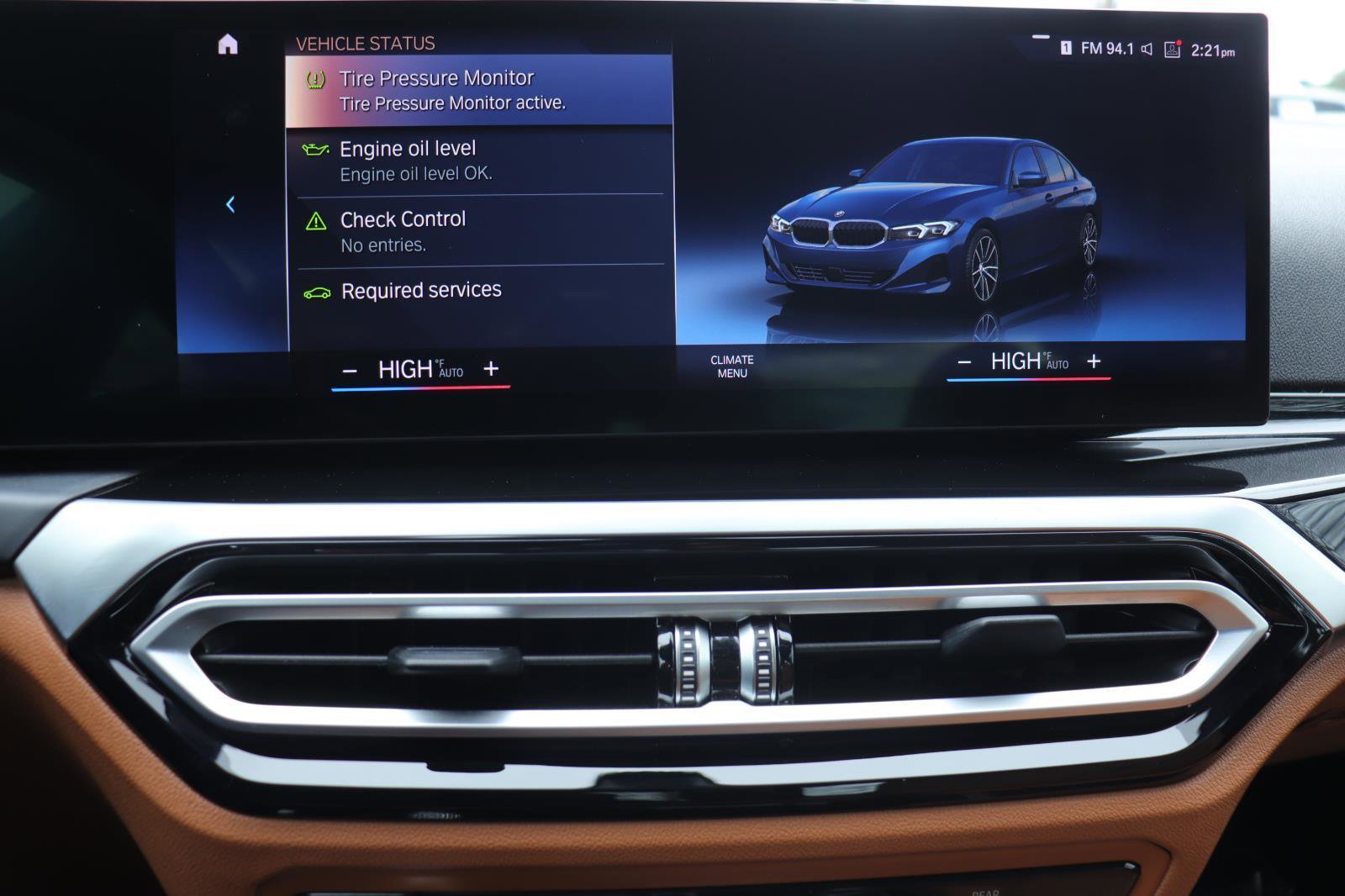 Used 2023 BMW 330i Sedan w/ Driving Assistance Package image 31