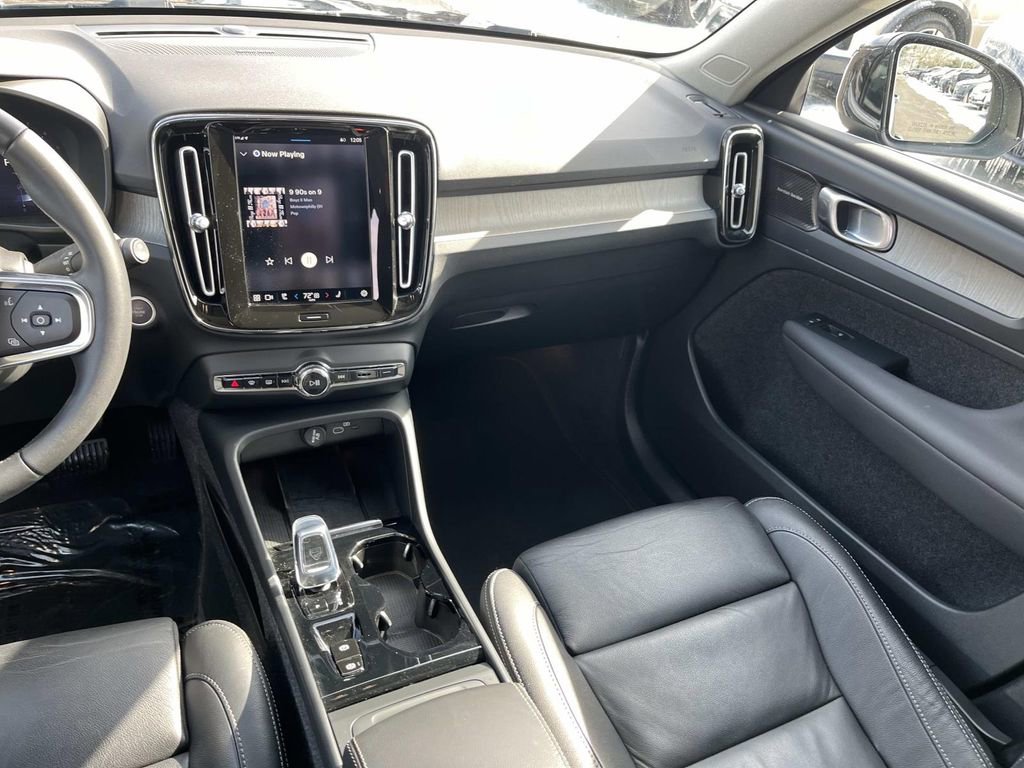 Used 2023 Volvo XC40 B5 Ultimate w/ Climate Package image 15