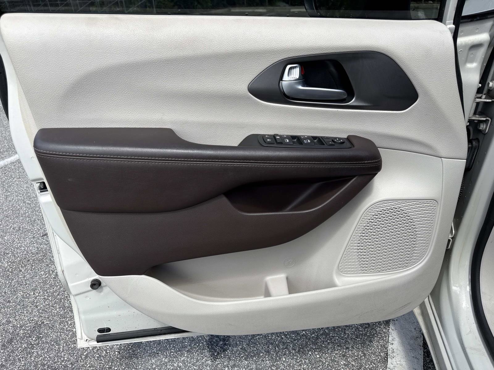 Used 2019 Chrysler Pacifica LX image 17