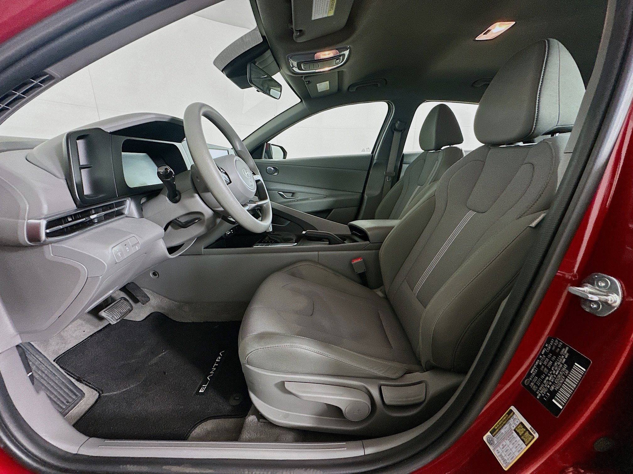 Used 2024 Hyundai Elantra SE FWD image 13