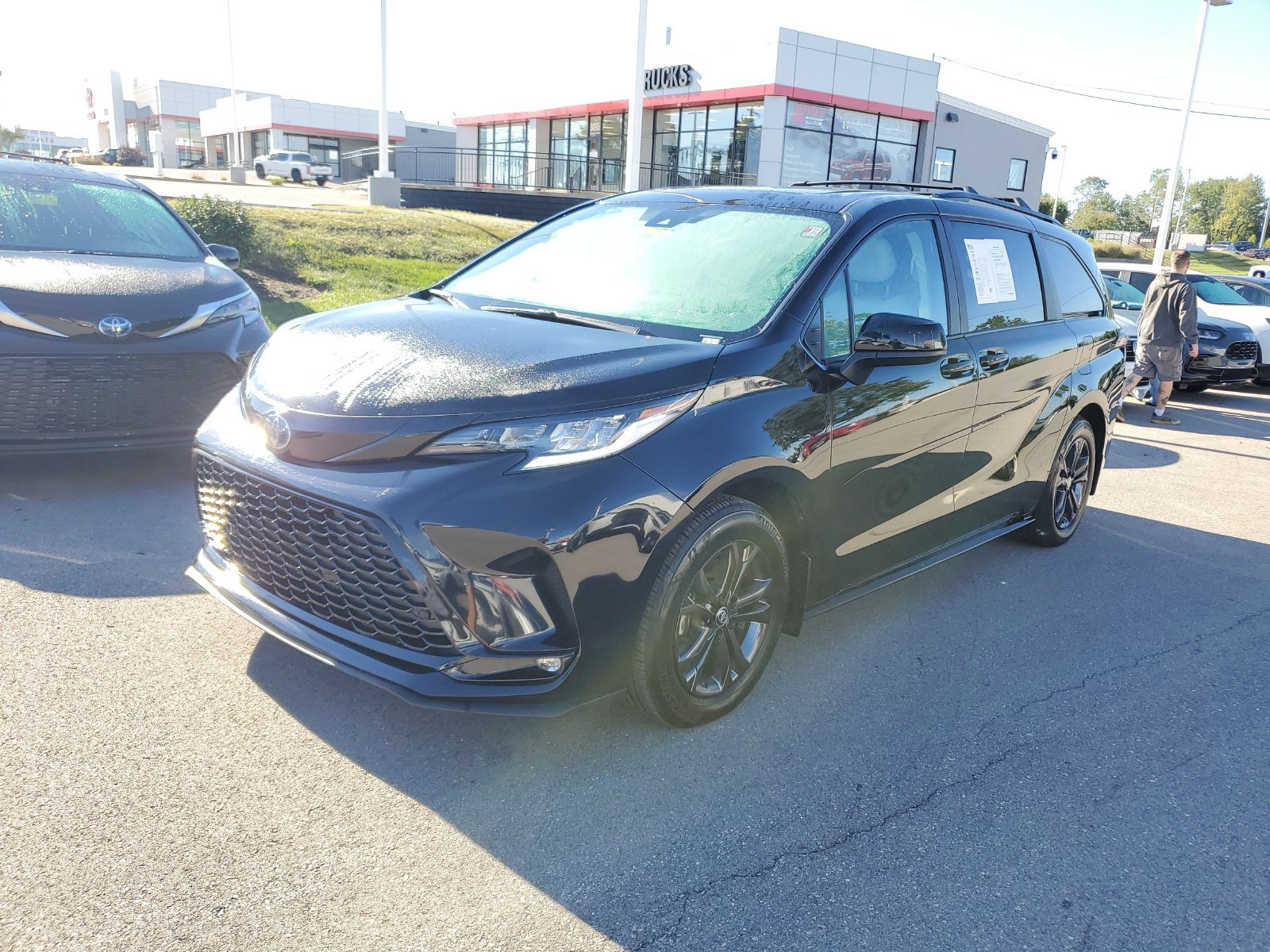Certified 2025 Toyota Sienna XSE w/ XSE Plus Package AWD/4WD image 2