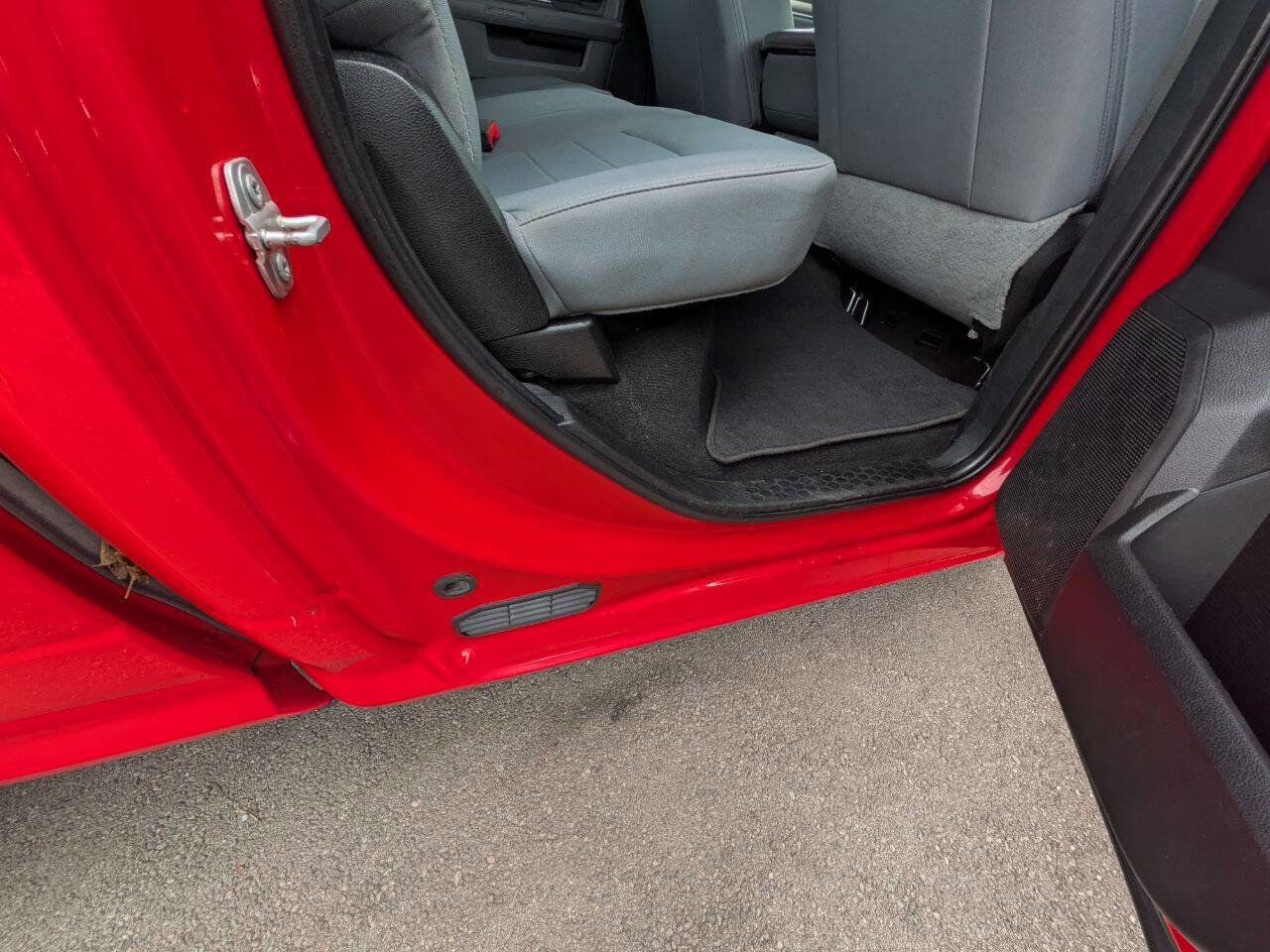 Used 2018 RAM 1500 Classic SLT image 28