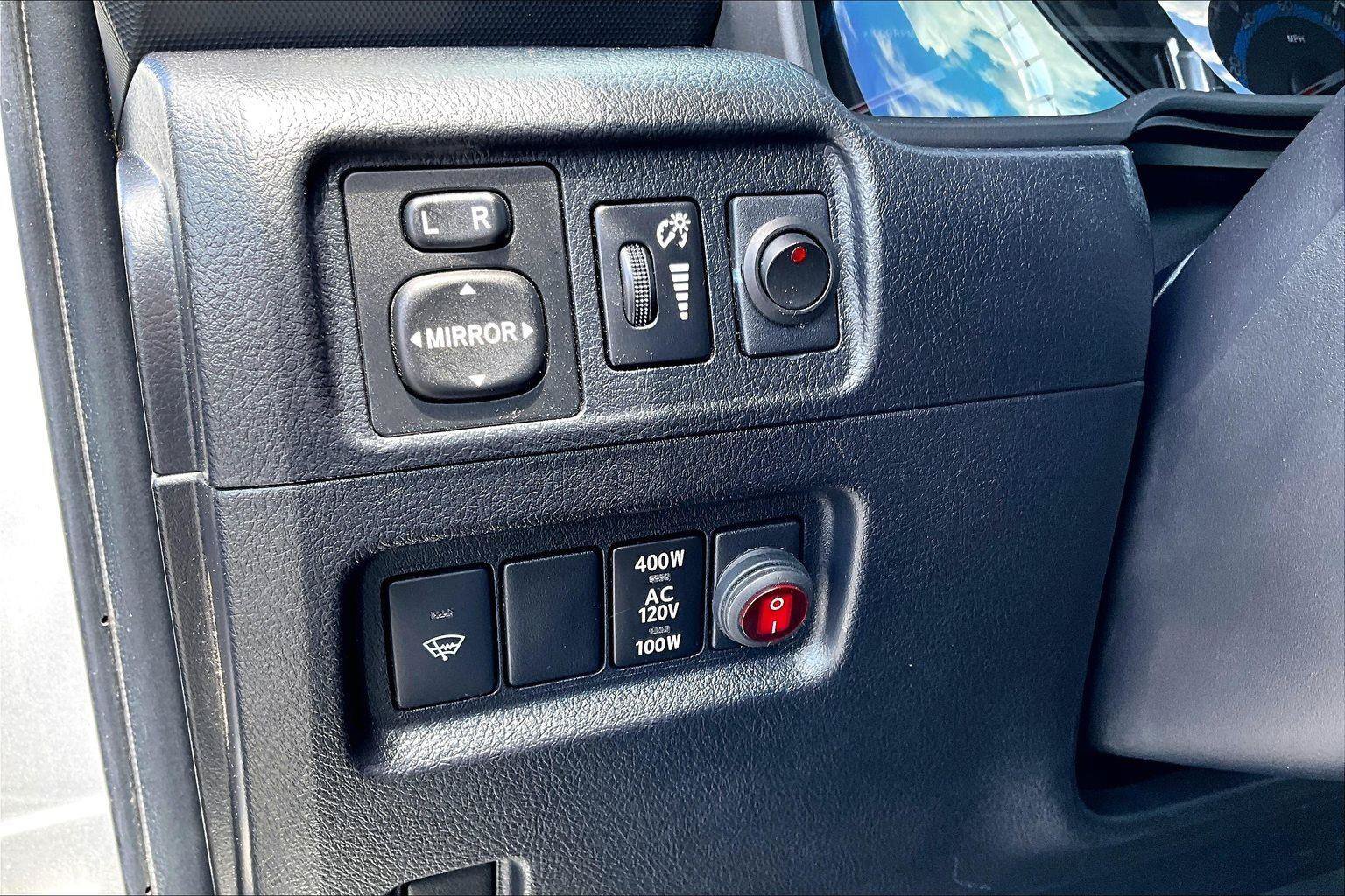 Used 2018 Toyota 4Runner SR5 AWD/4WD image 37
