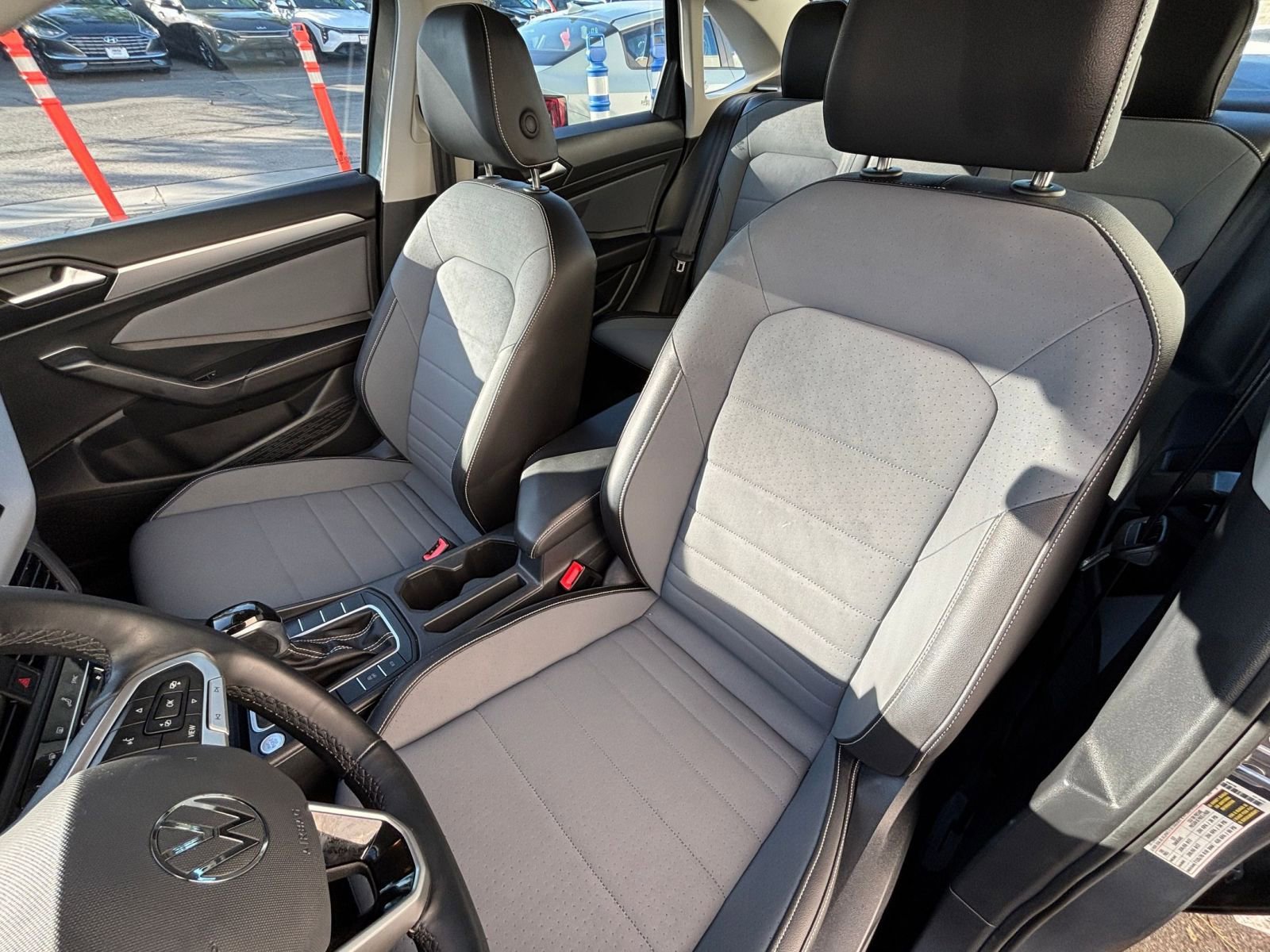 Used 2025 Volkswagen Jetta SE image 36