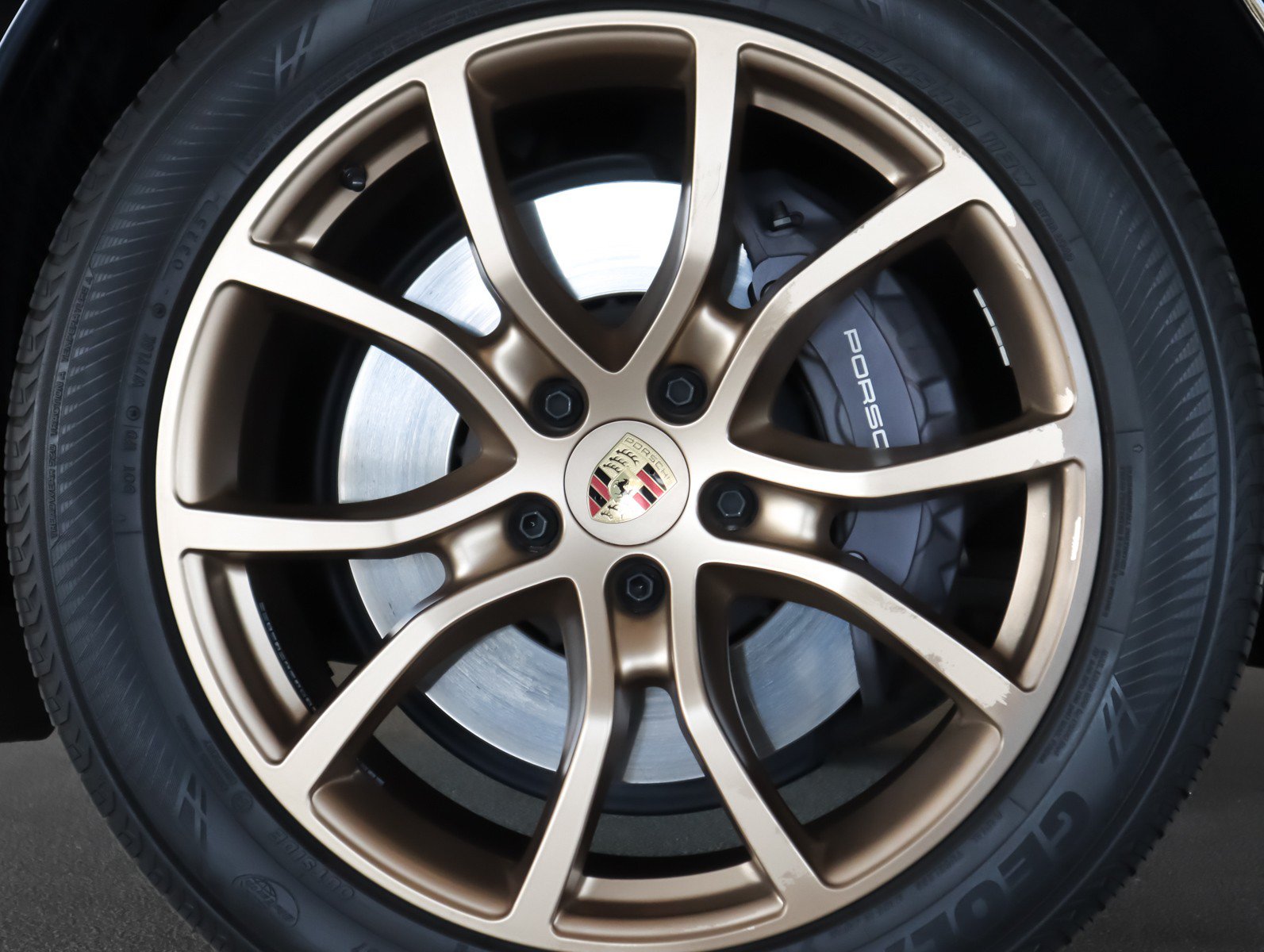 Certified 2024 Porsche Cayenne Coupe AWD/4WD image 26