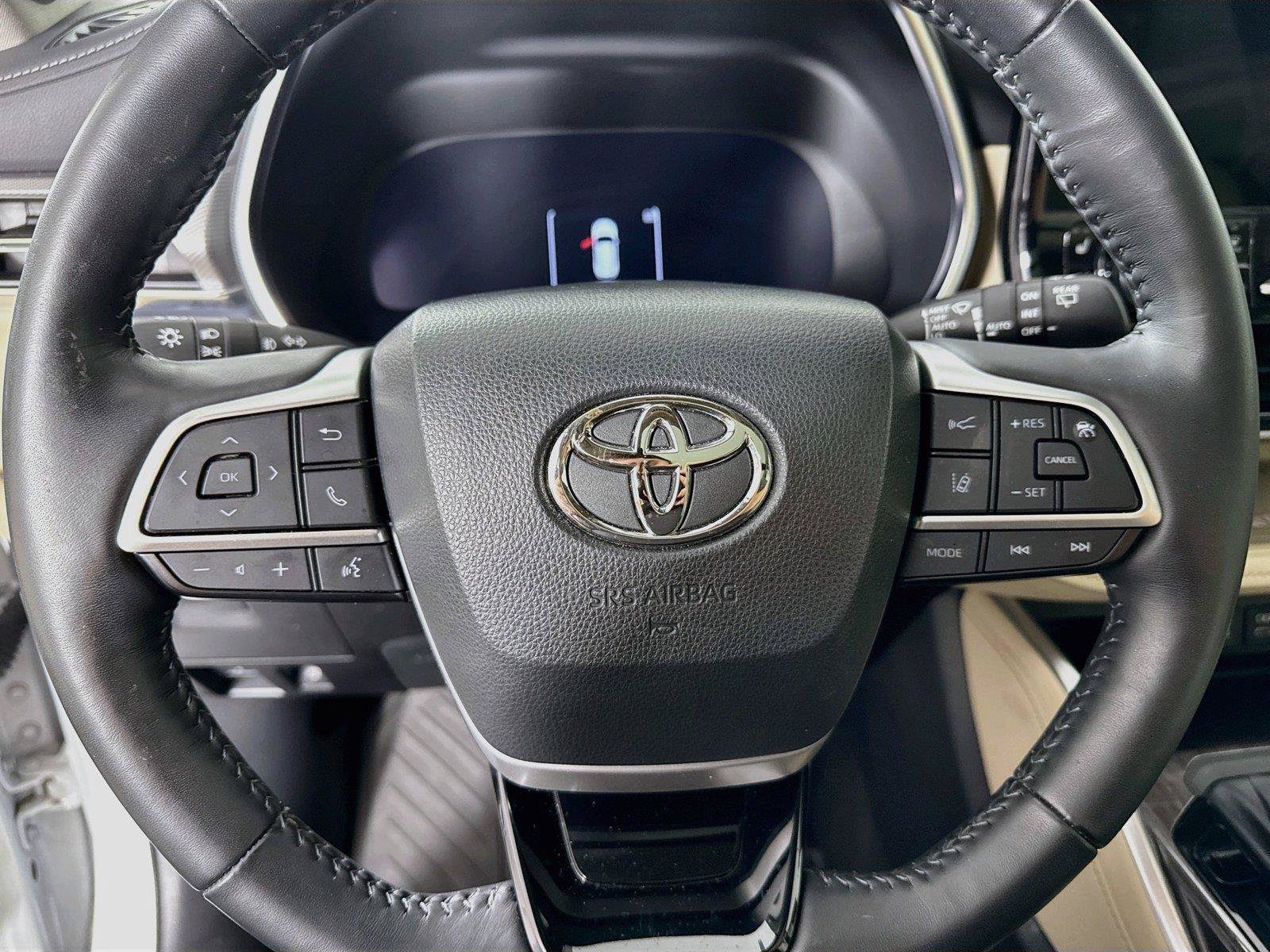 Used 2023 Toyota Highlander Platinum FWD image 18