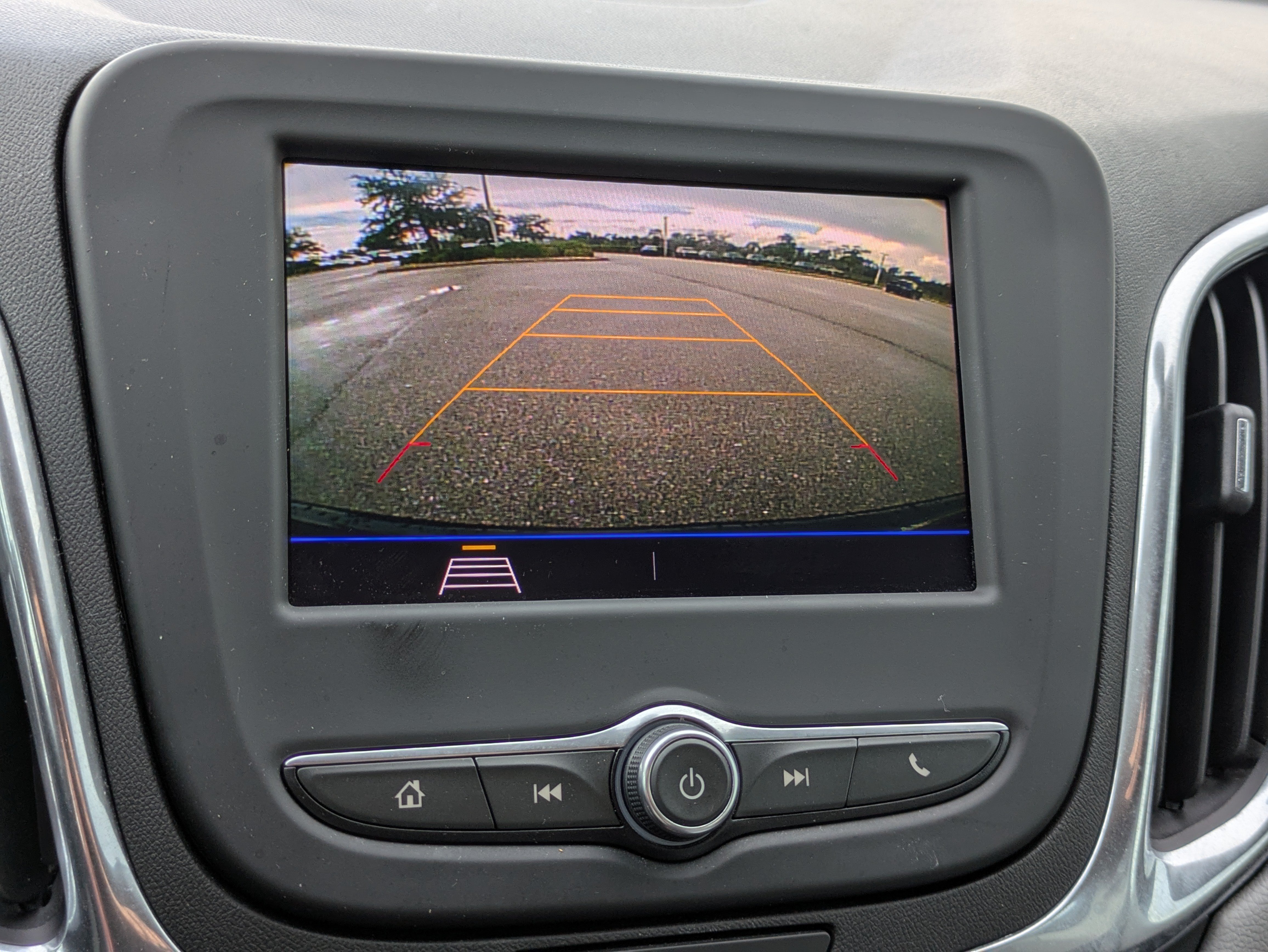 Used 2020 Chevrolet Equinox LT FWD image 21